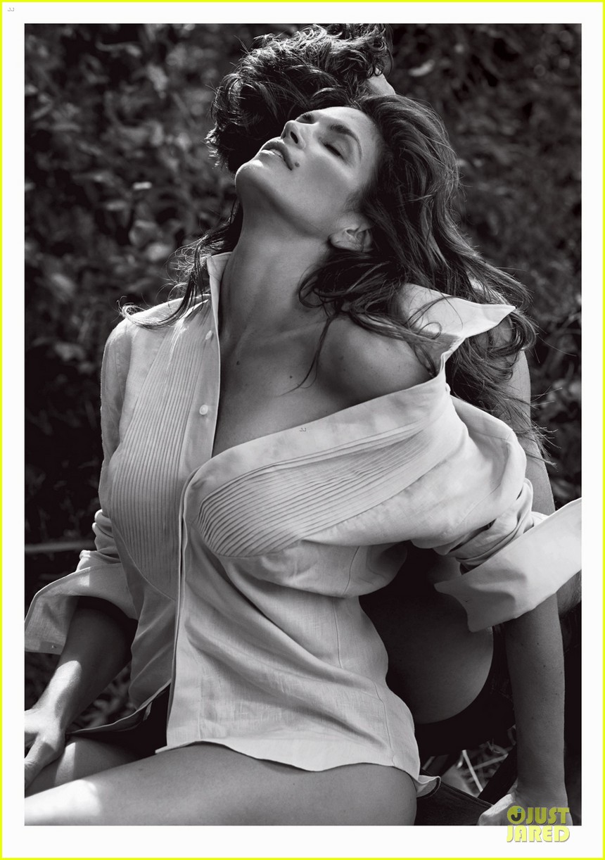 cindy crawford topless for v magazine winter issue 2013 01