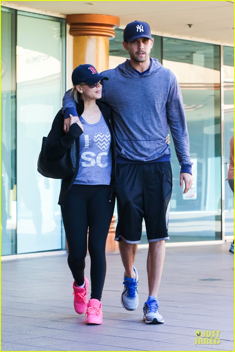 kaley cuoco ryan sweeting california pizza kitchen lunch 12