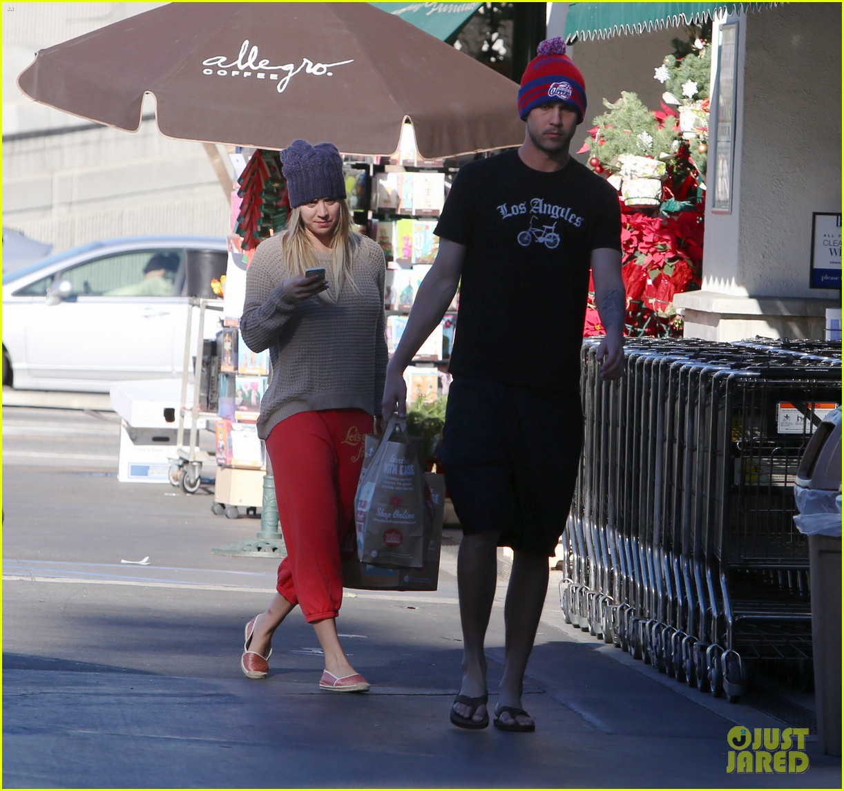 kaley cuoco ryan sweeting whole foods twosome 063012833