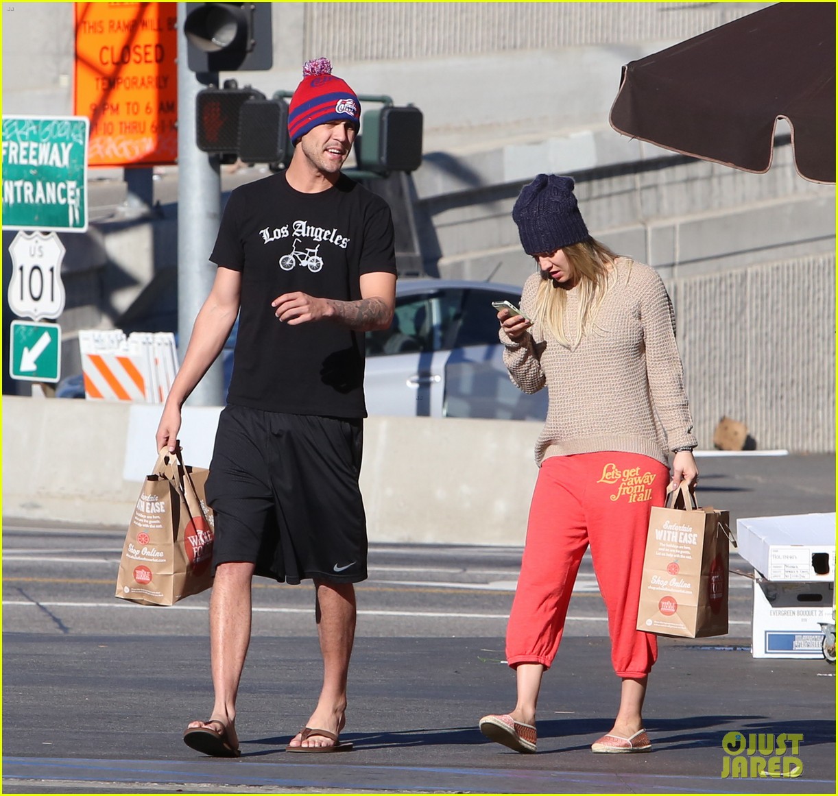 kaley cuoco ryan sweeting whole foods twosome 12