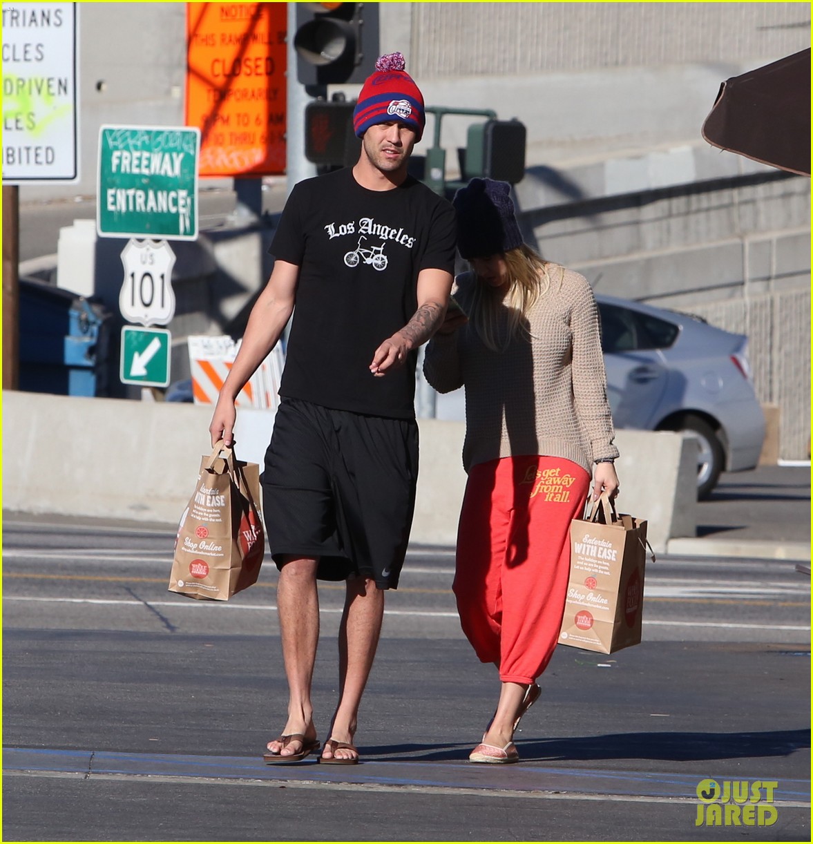 kaley cuoco ryan sweeting whole foods twosome 143012841