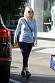 dakota fanning friday at fred segal with mom heather 04
