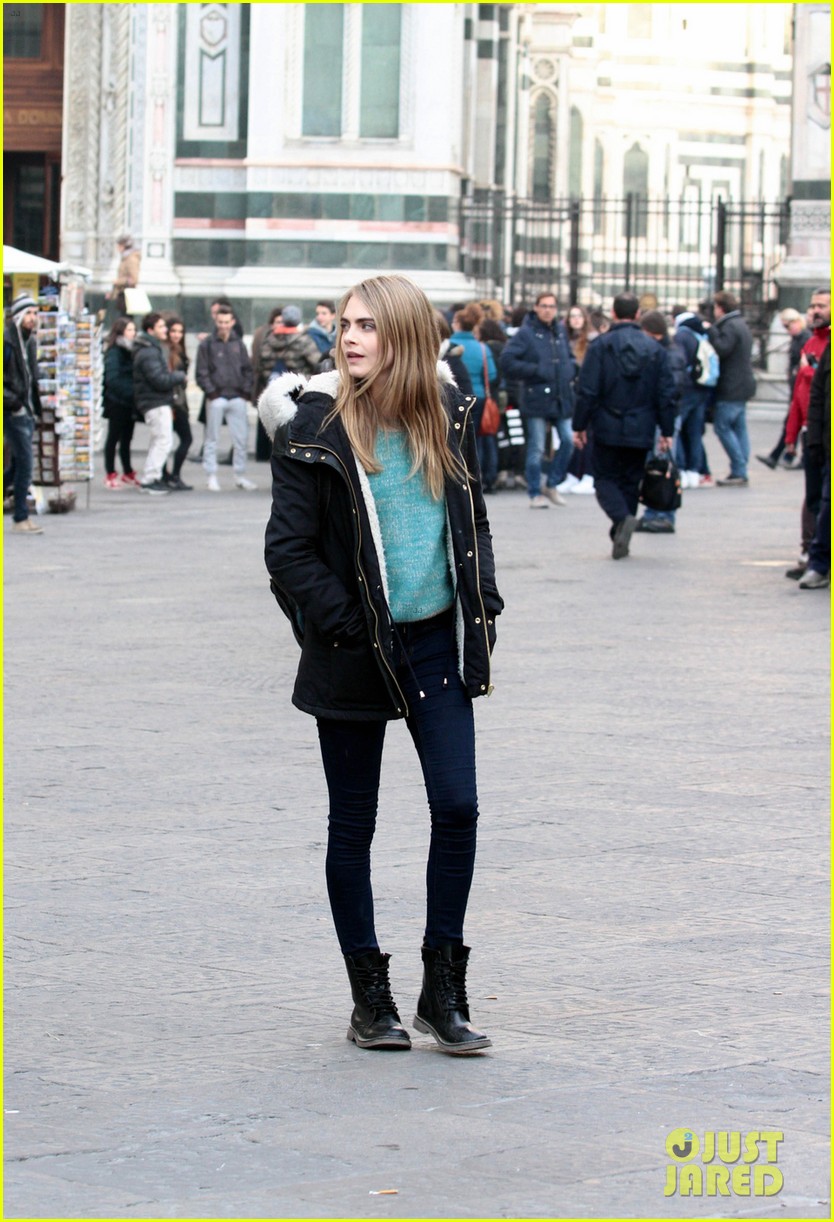 cara delevingne films a movie with daniel bruhl in italy 013014672
