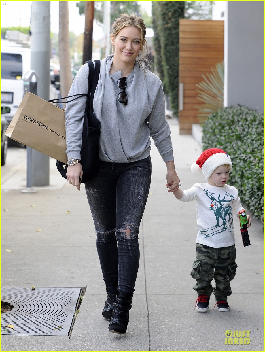hilary duff james perse shopping with santa lovin luca 033015923