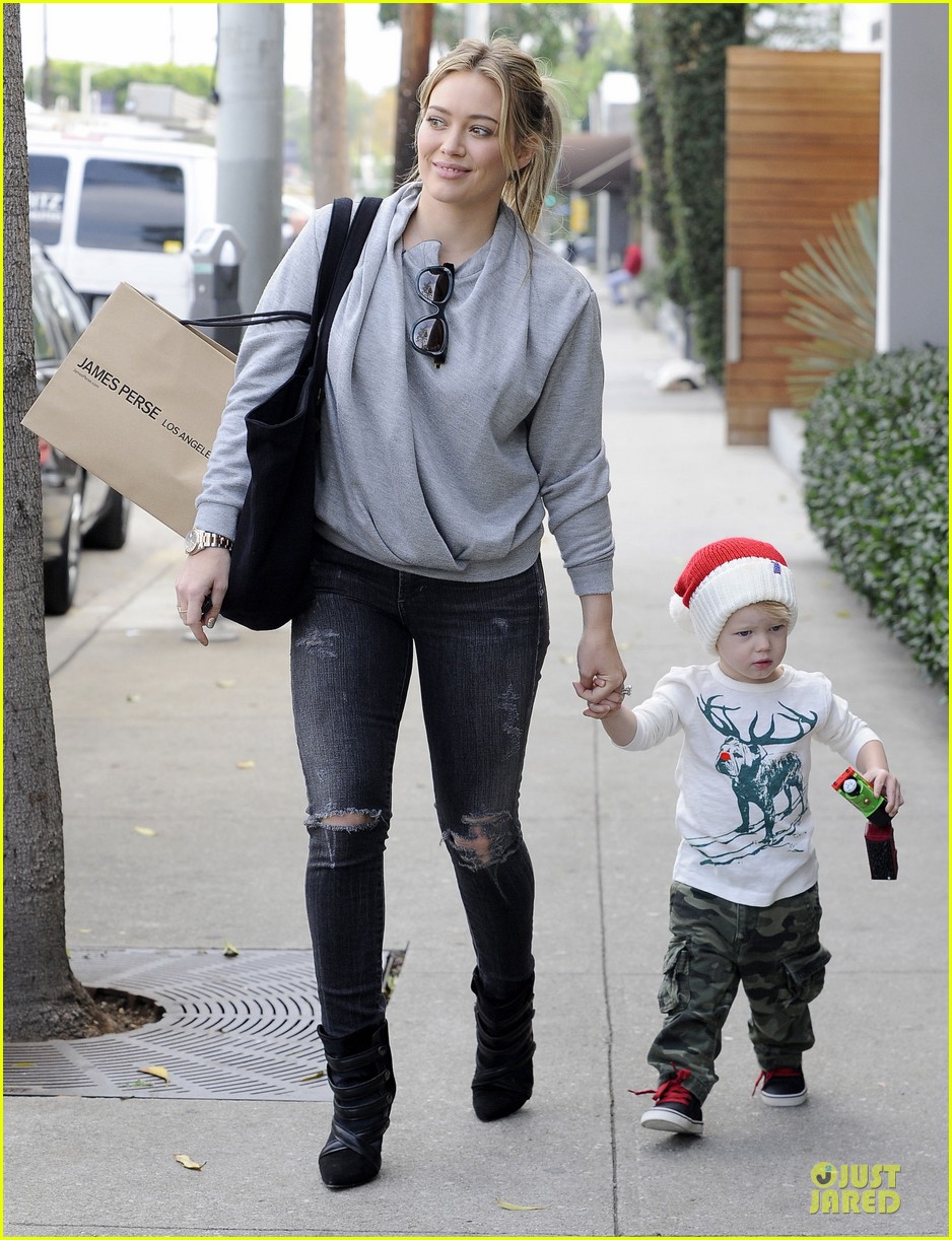 hilary duff james perse shopping with santa lovin luca 143015934
