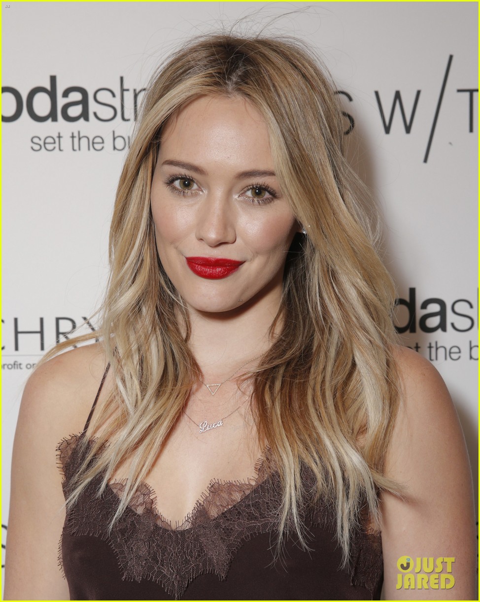 hilary duff jennifer morrison switch boutique holiday party 04