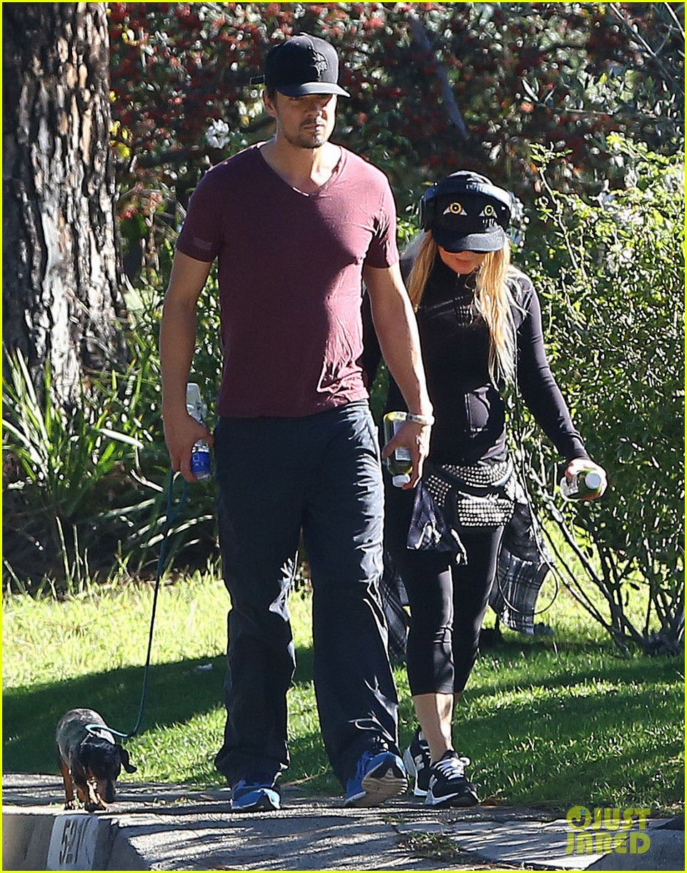 Fergie & Josh Duhamel DogWalking Duo! Photo 3003013 Fergie, Josh