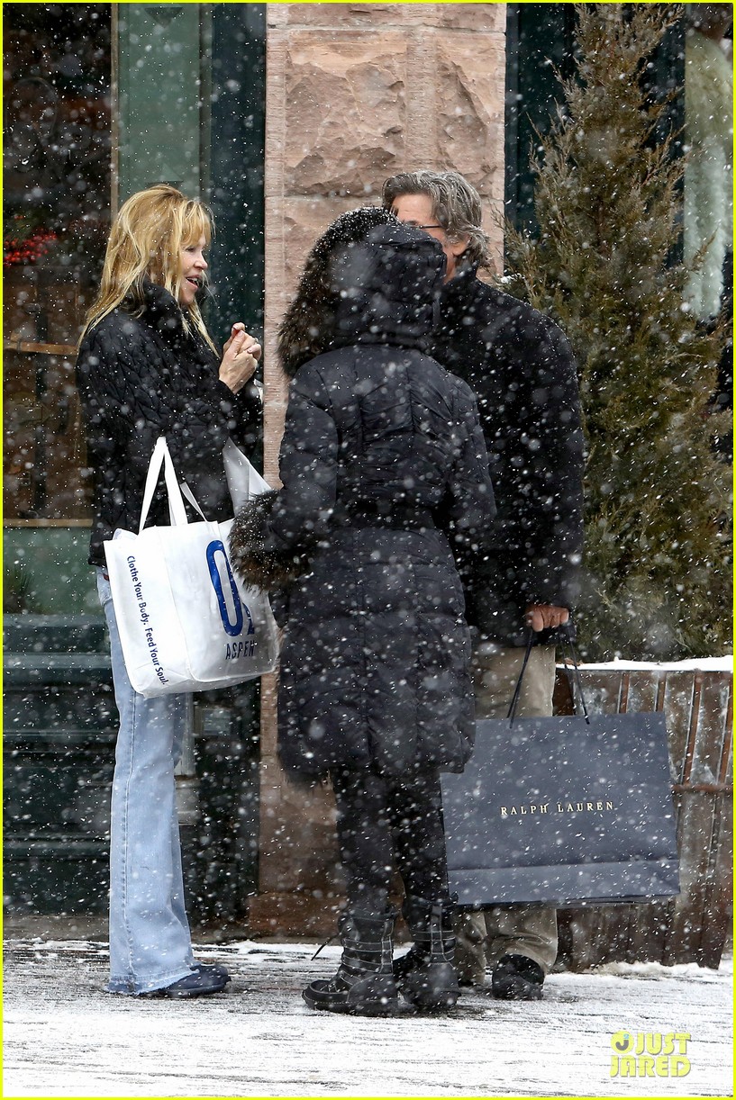 goldie hawn kurt russell aspen chat with melanie griffith 28