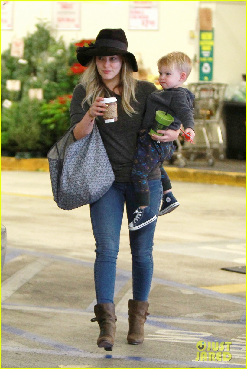 hilary duff busy weekend with her boys 073007795