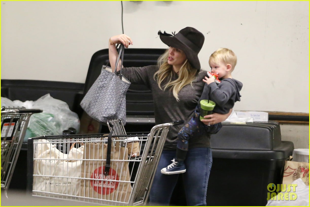 hilary duff busy weekend with her boys 163007804