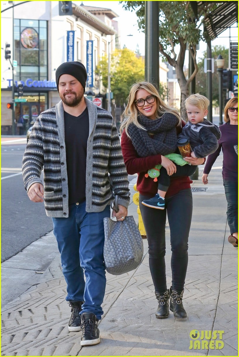 hilary duff busy weekend with her boys 263007814
