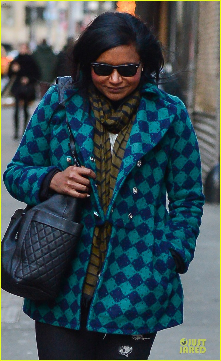 mindy kaling christmas eve stroll with male pal in nyc 02