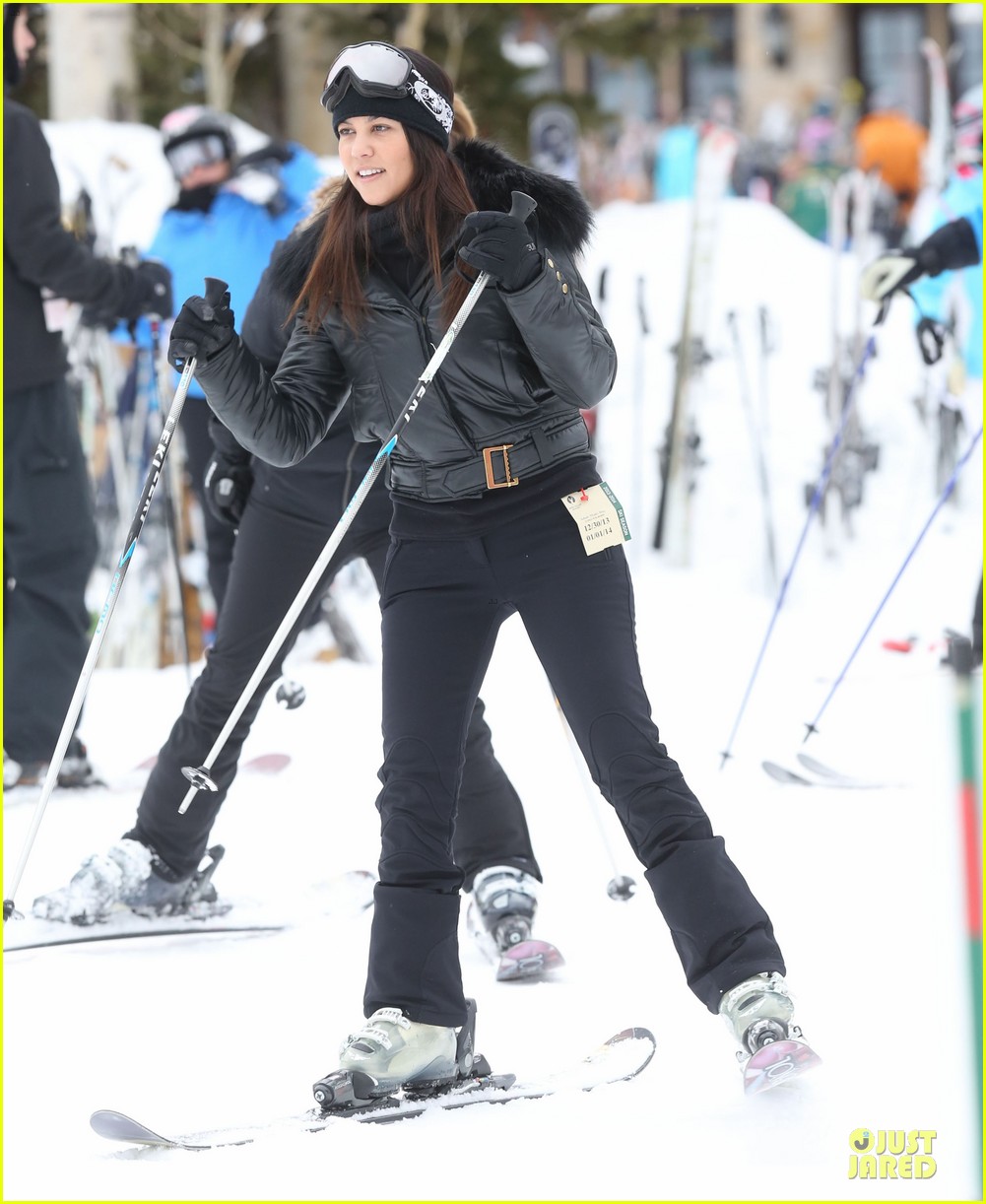 kim kardashian new years eve skiing with kourtney 143020556
