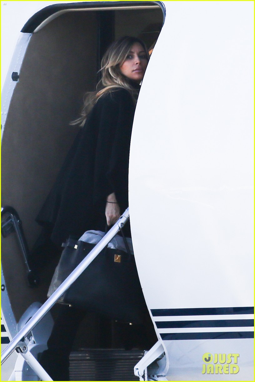 kim kardashian family members catch a private flight 043018420