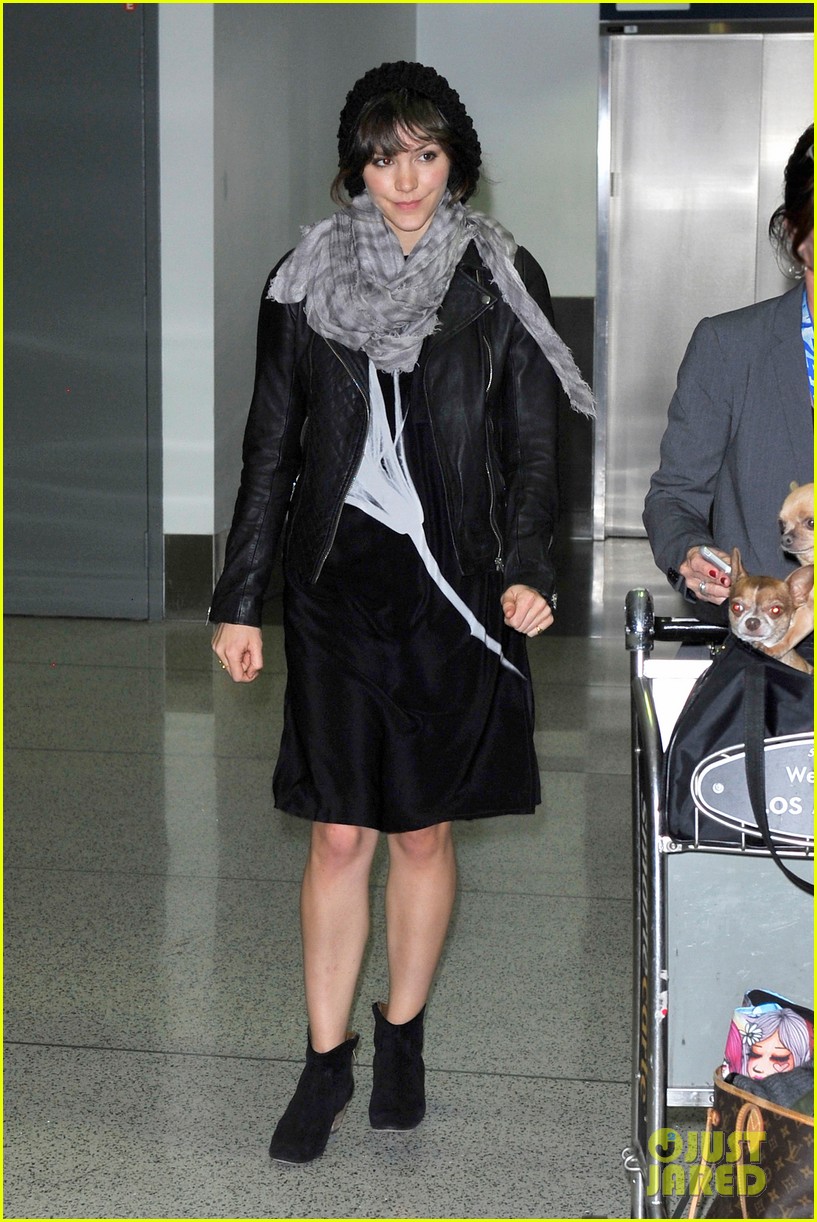 katharine mcphee arrives at lax in time for the holidays 03
