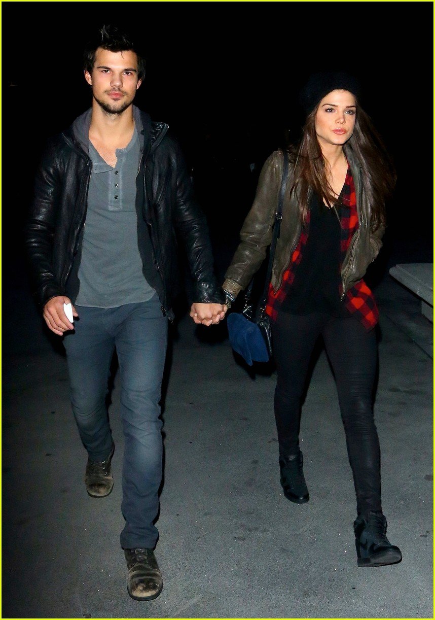 taylor lautner marie avgeropoulos jay z concert goers 01
