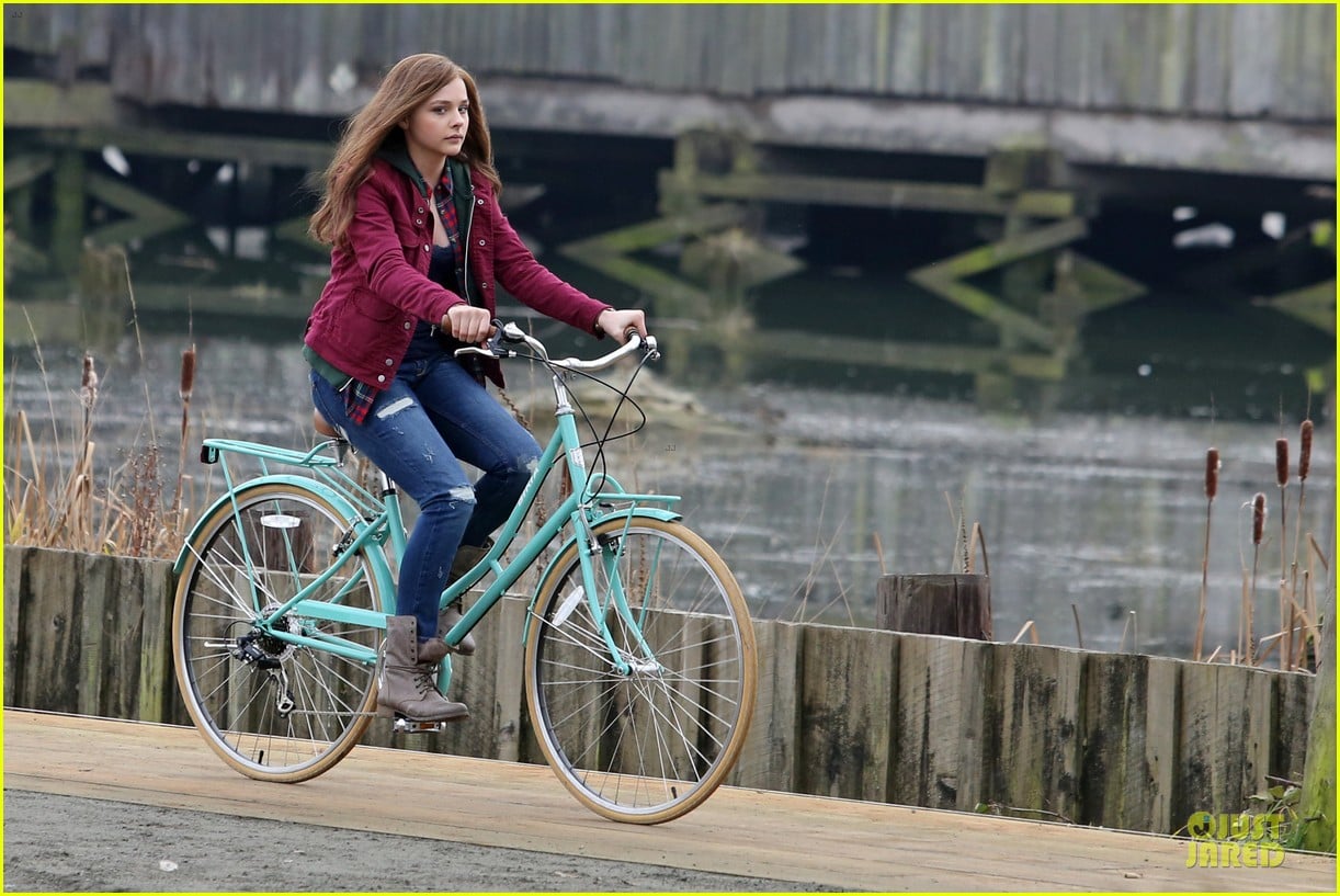 chloe moretz after thanksgiving bike rider for if i stay 113002764