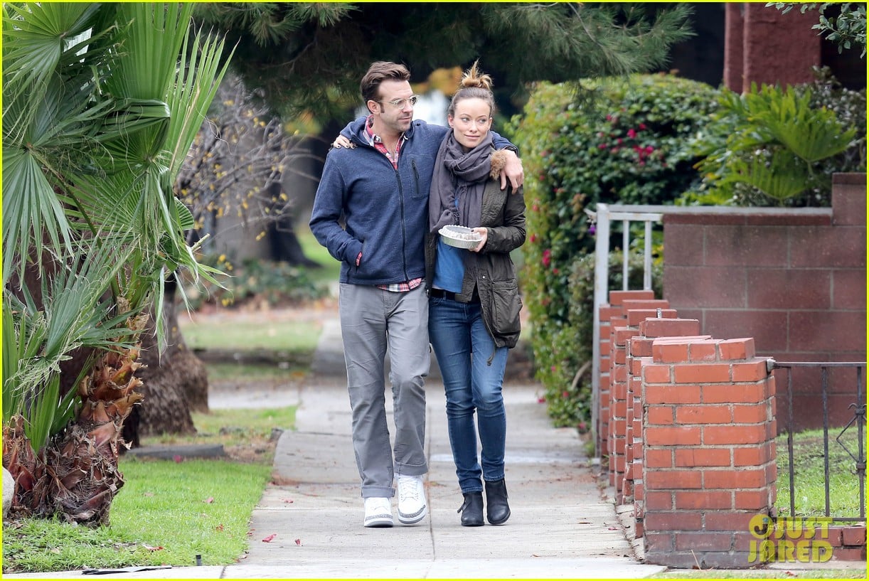 olivia wilde jason sudeikis arm in arm after lunch date 22