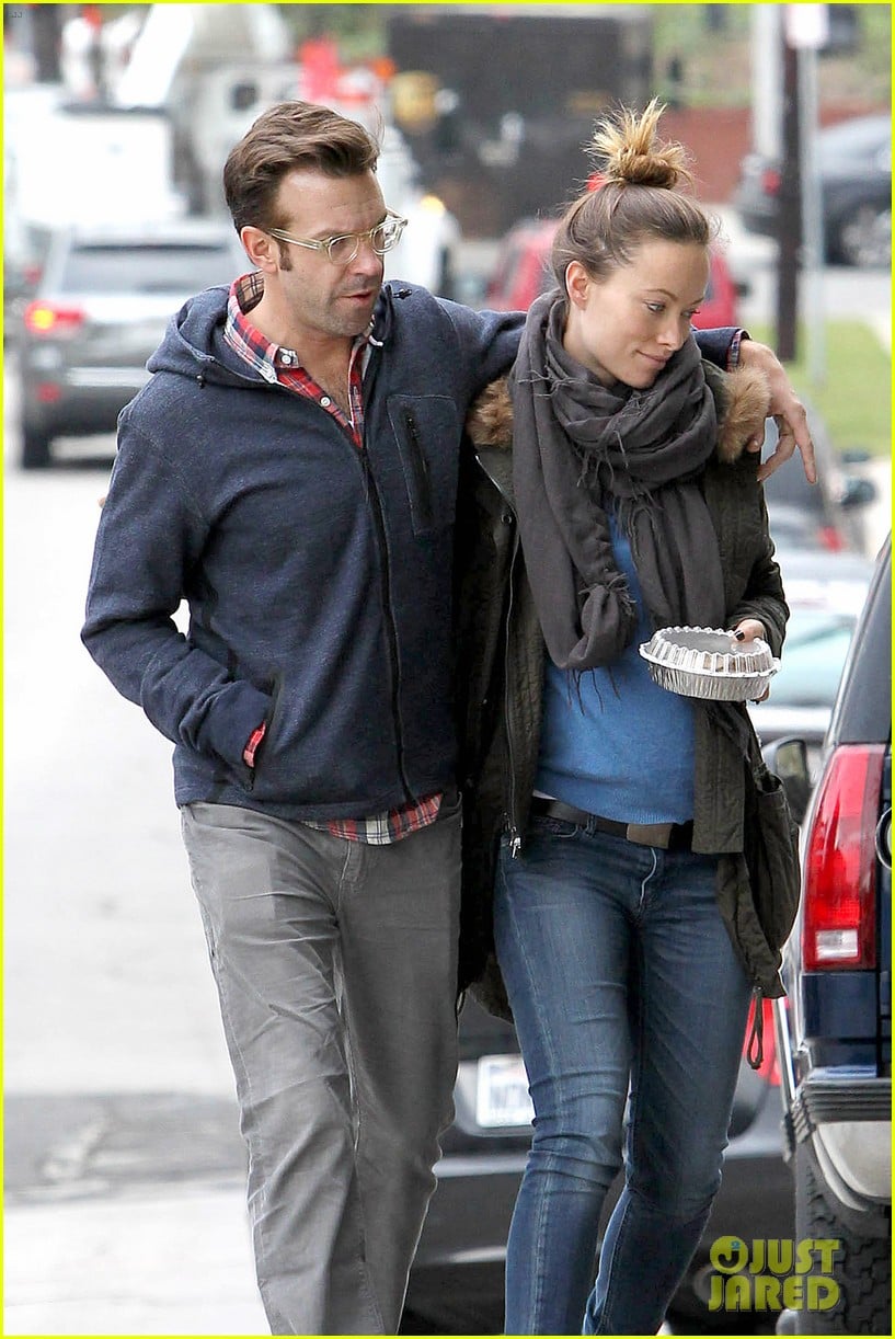 olivia wilde jason sudeikis arm in arm after lunch date 24