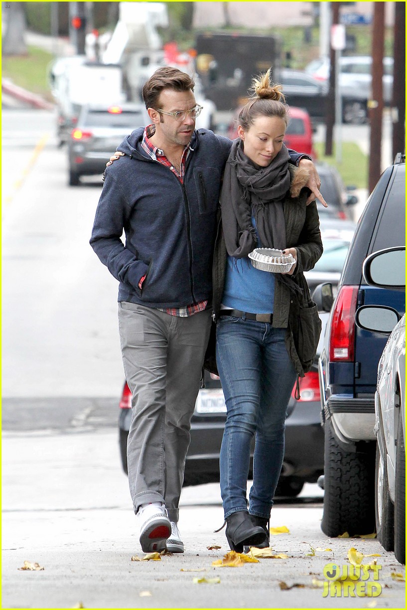 olivia wilde jason sudeikis arm in arm after lunch date 25