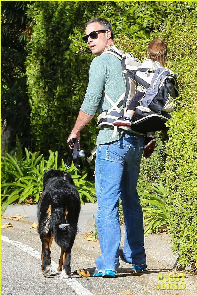 freddie prinze jr walks the dog with son rocky 043012855