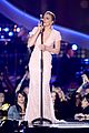 leann rimes tears up during patsy cline tribute performance 16