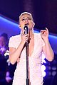 leann rimes tears up during patsy cline tribute performance 17