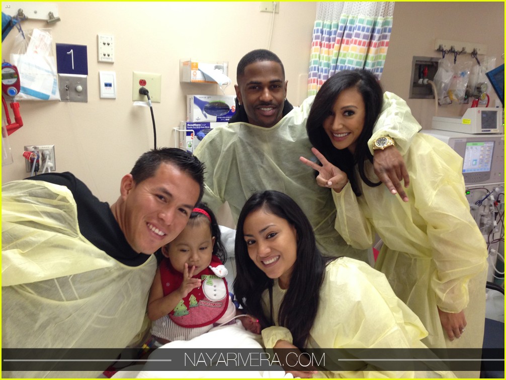 naya rivera visit childrens hospital with fiance big sean 03