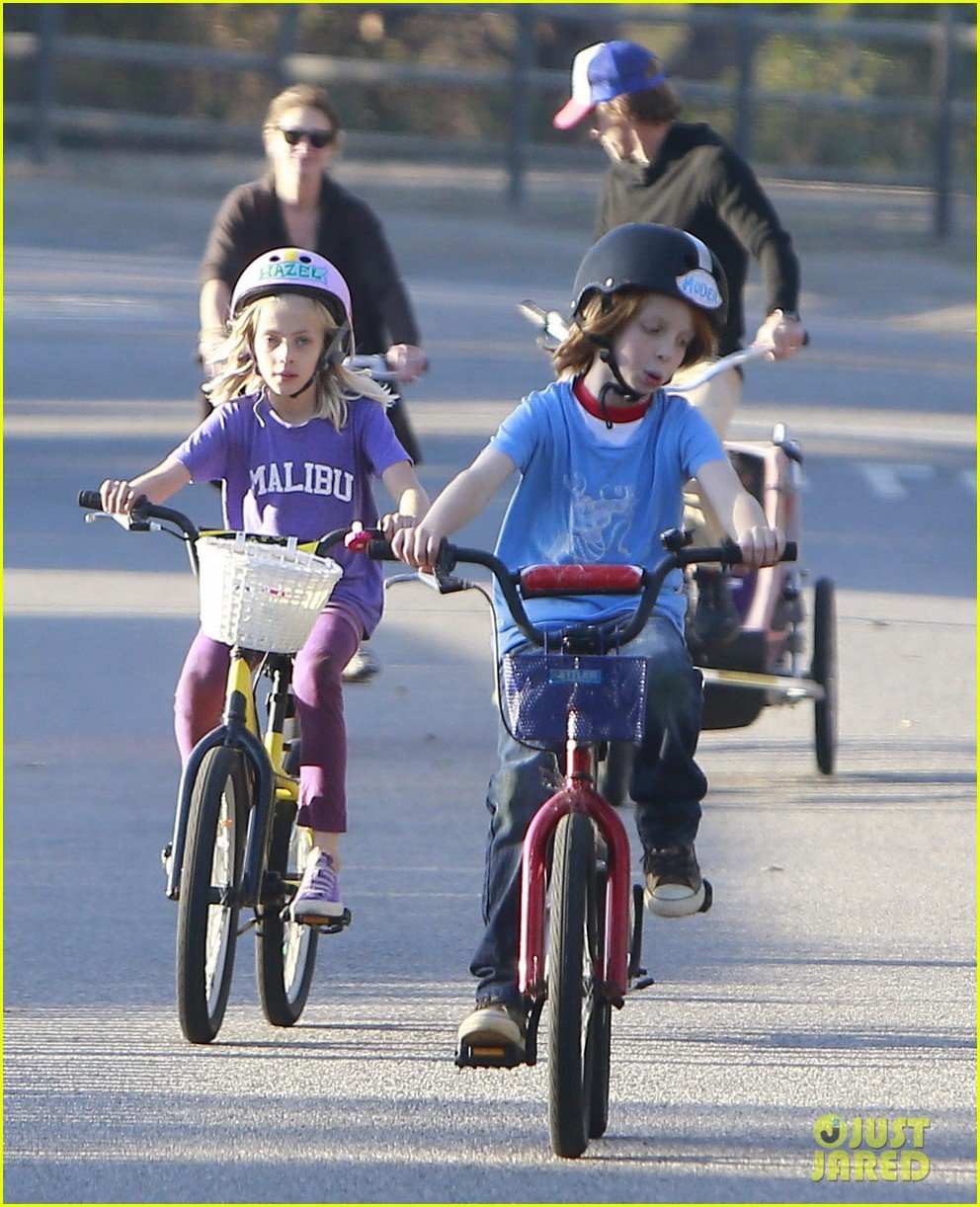 julia roberts family bike ride with the kids 053016431