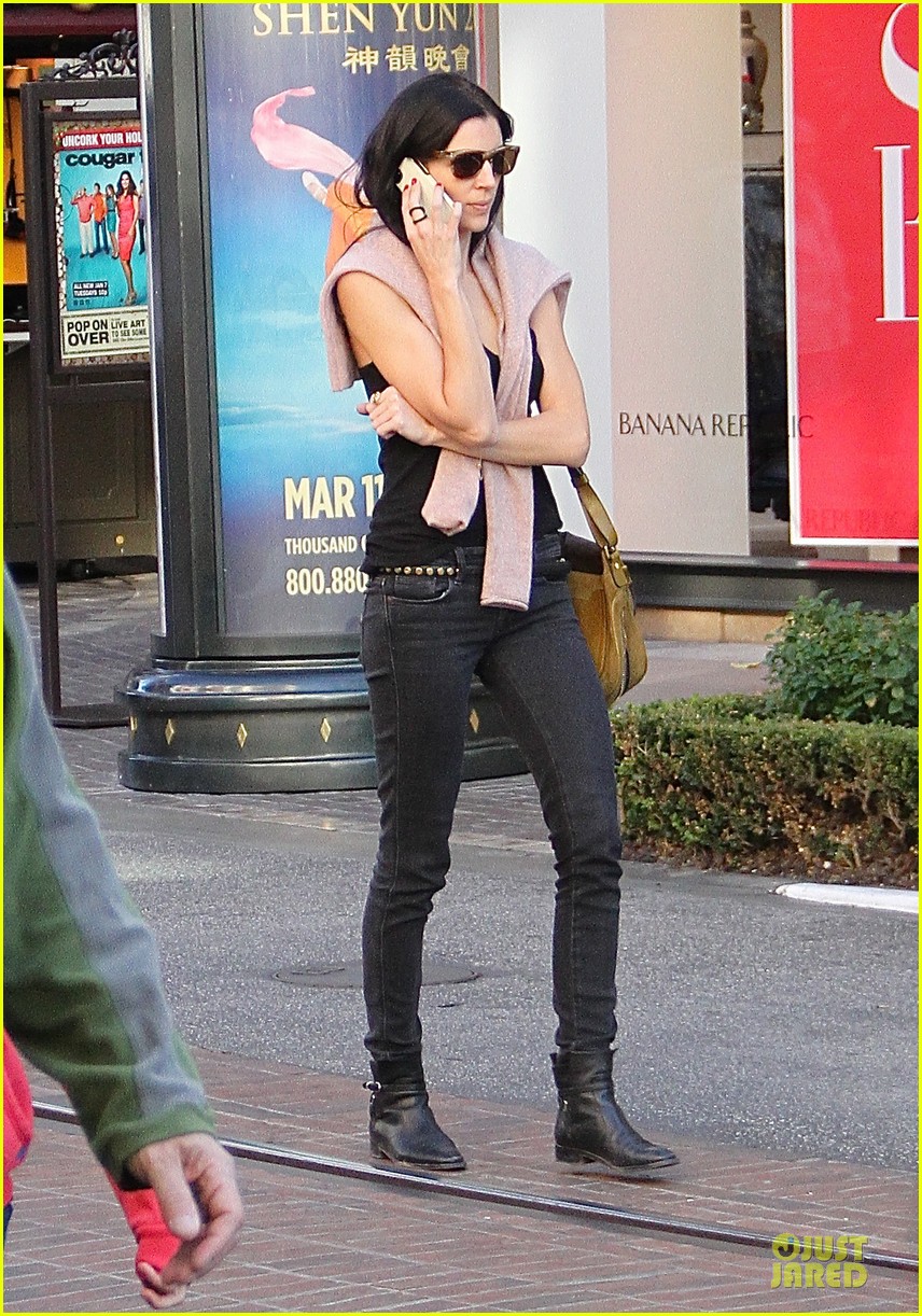 liberty ross holiday shopper at the grove 01