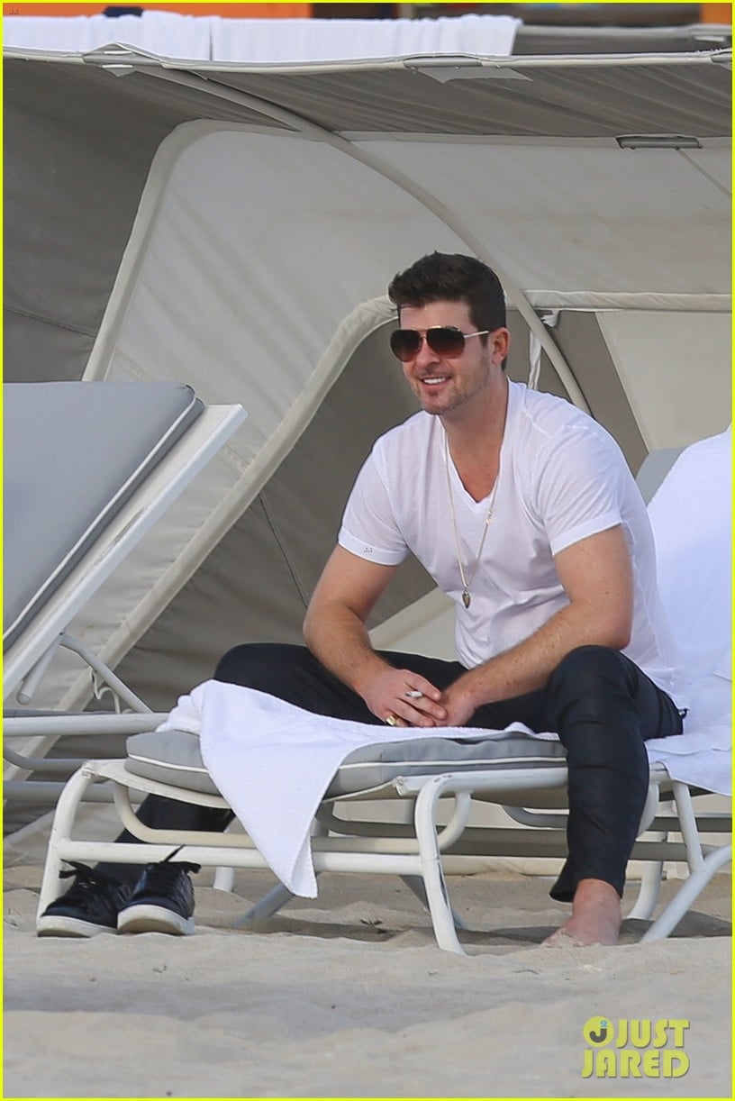 robin thicke supports the hrc love conquers hate campaign 04