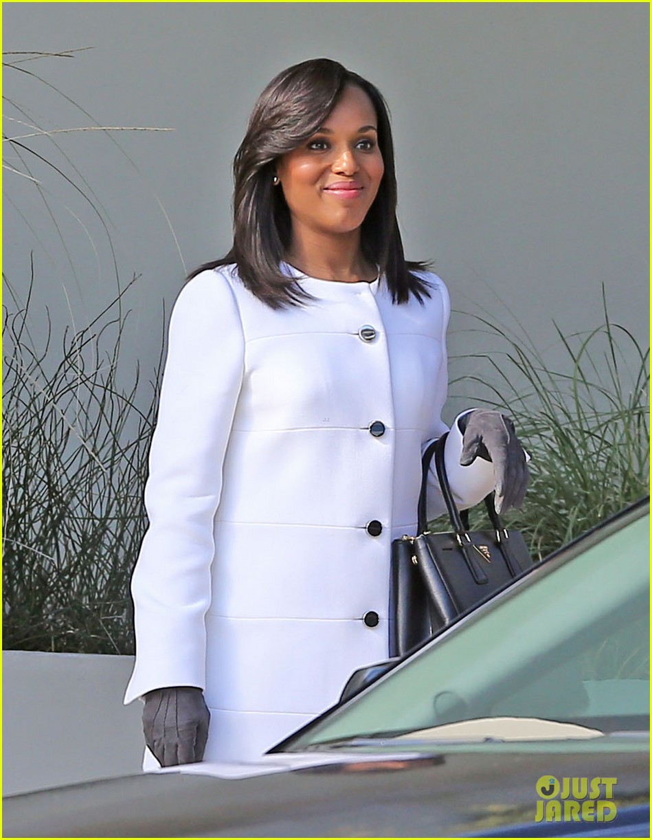 kerry washington bellamy young side by side for scandal filming 043008954