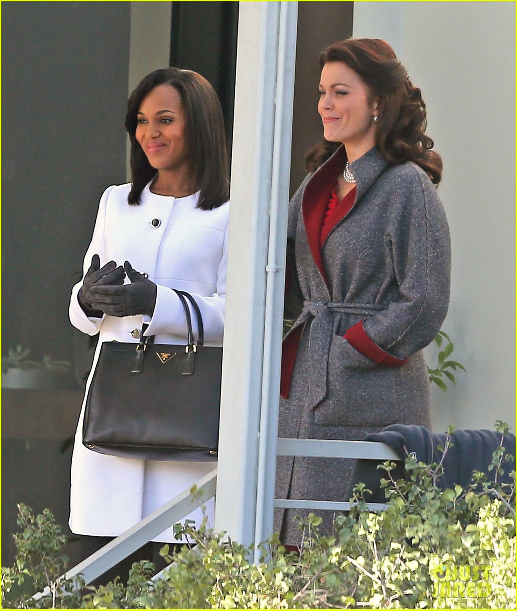 kerry washington bellamy young side by side for scandal filming 23