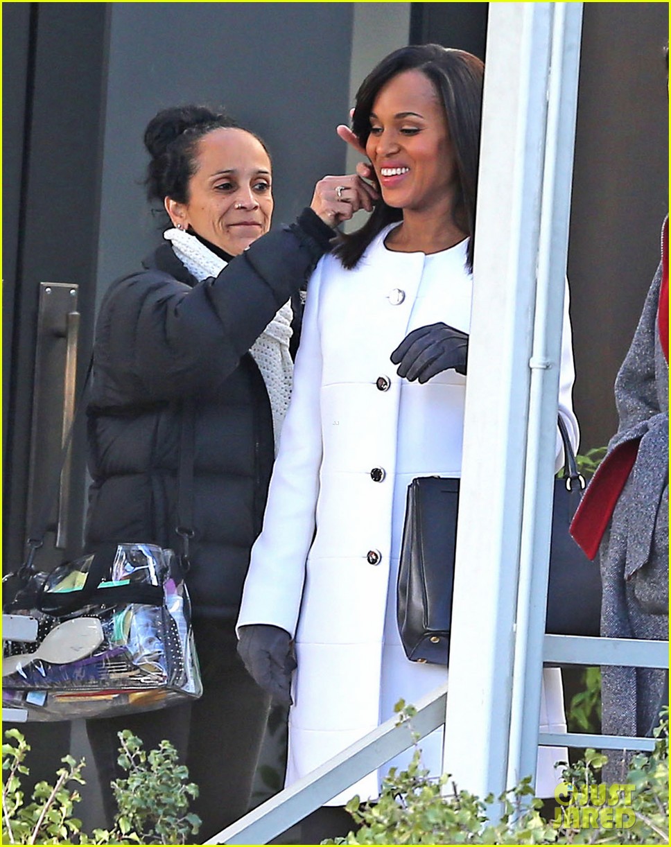 kerry washington bellamy young side by side for scandal filming 253008975