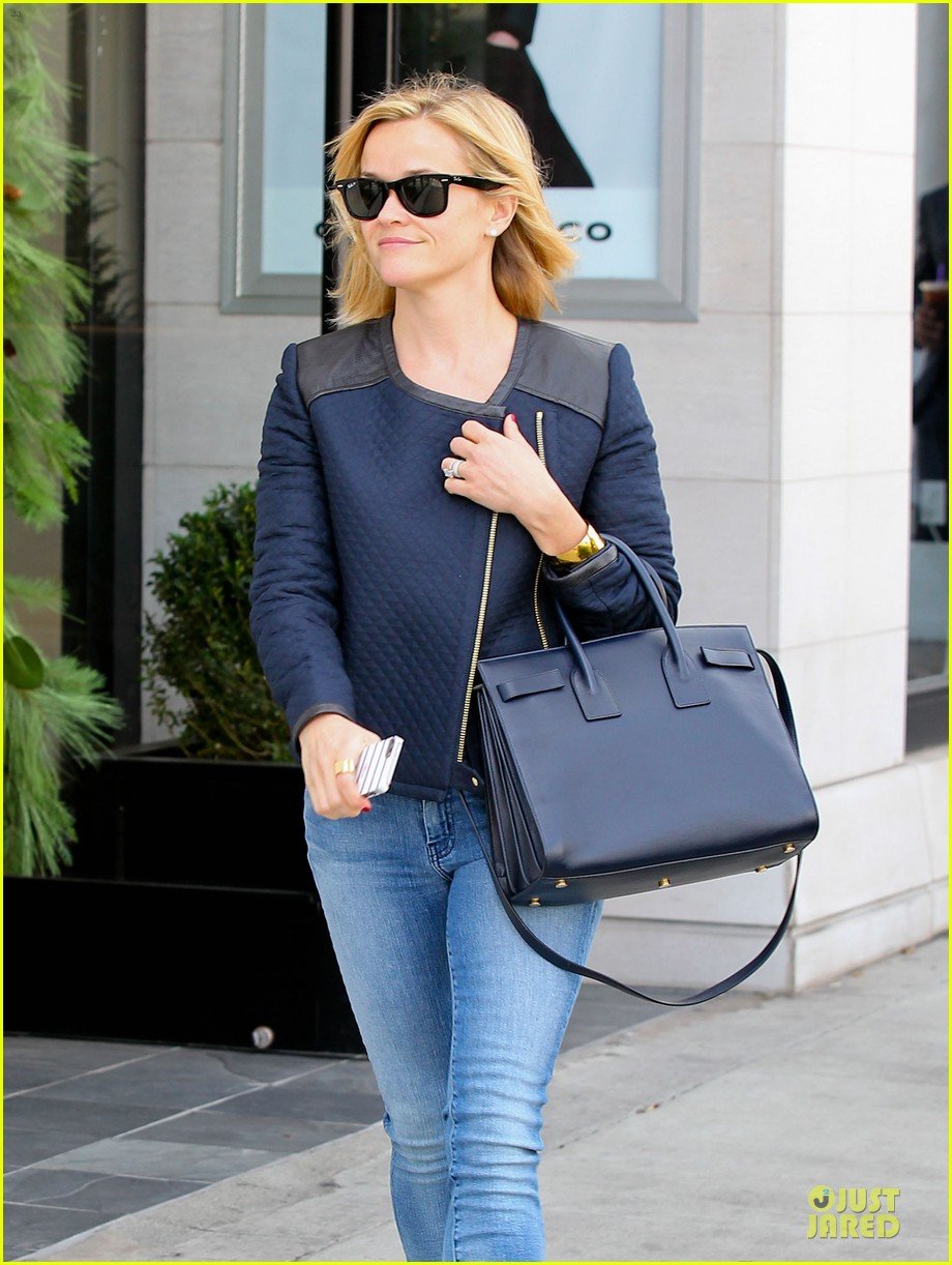 reese witherspoon club monaco shopping after workout 253004475