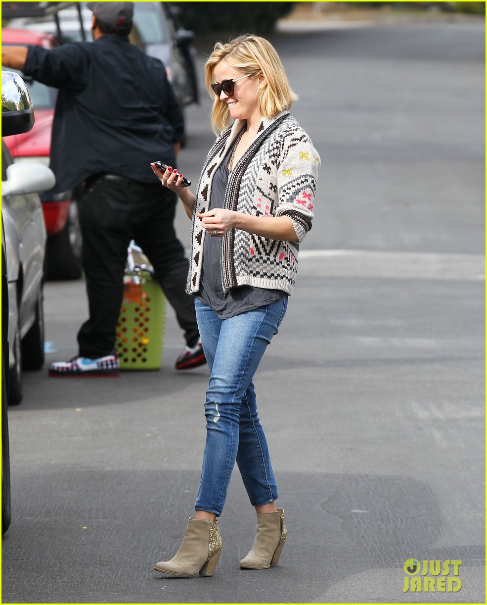 reese witherspoon rocks her skinny jeans while out with tennessee 183014527