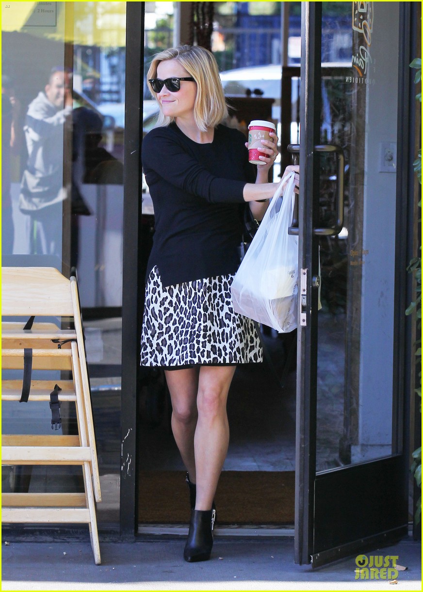 reese witherspoon wild lunch before christmas 07