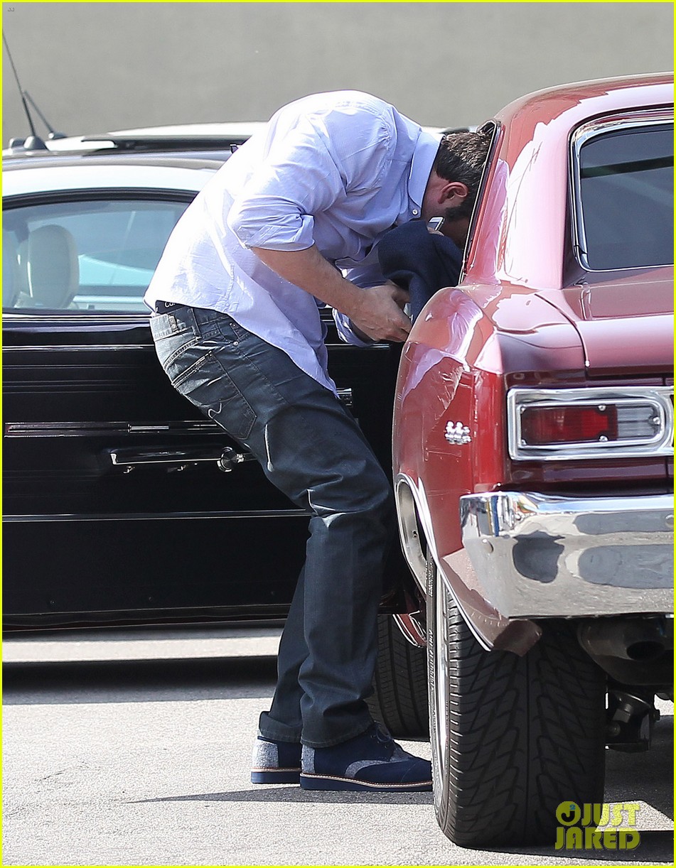 ben affleck steps out after joking about his big dick 063038972