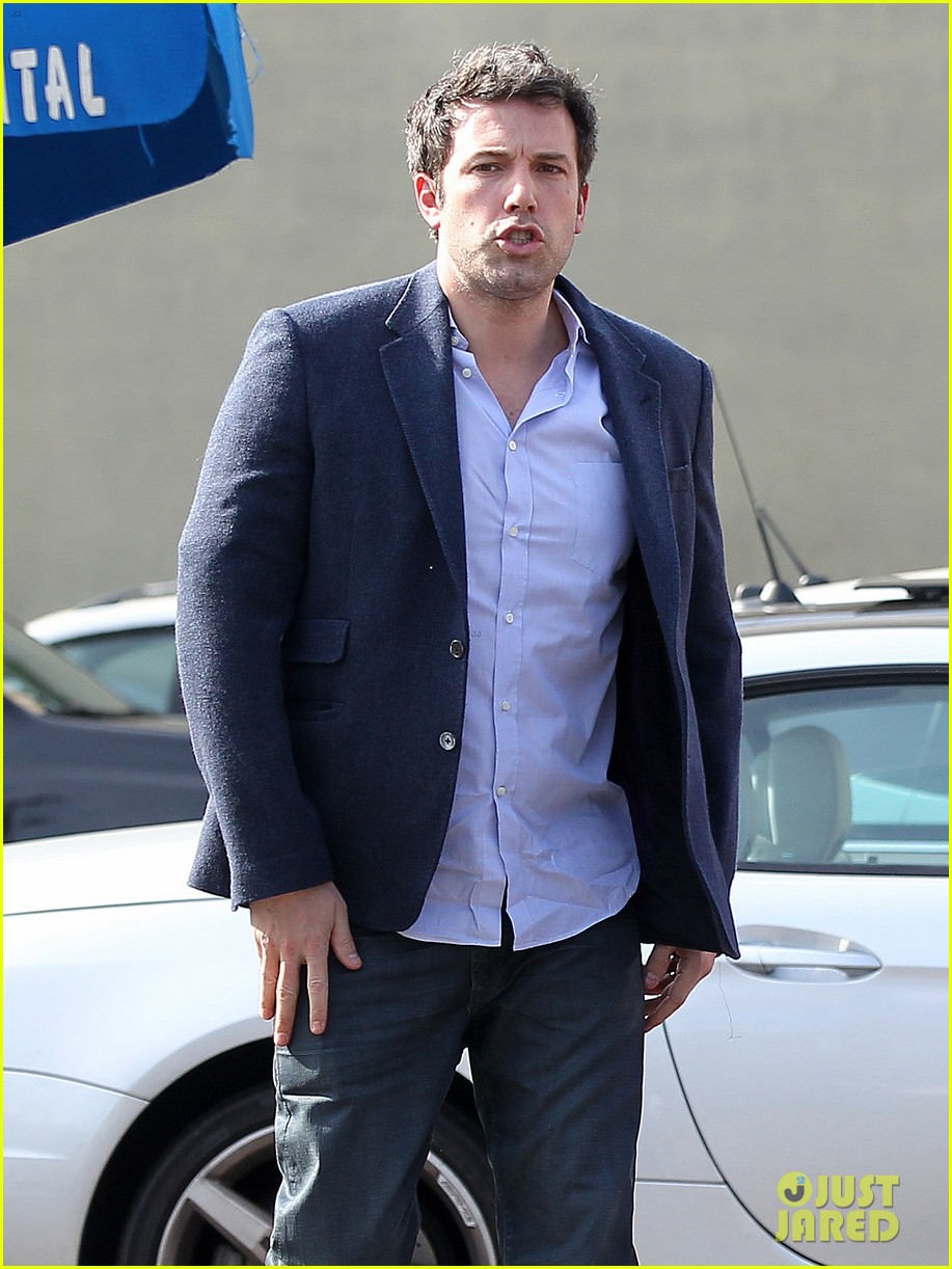 ben affleck steps out after joking about his big dick 083038974