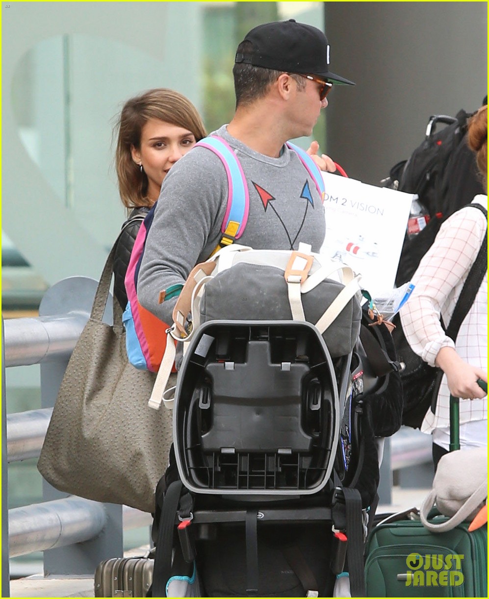 jessica alba family arrive home from cabo vacation 073022681