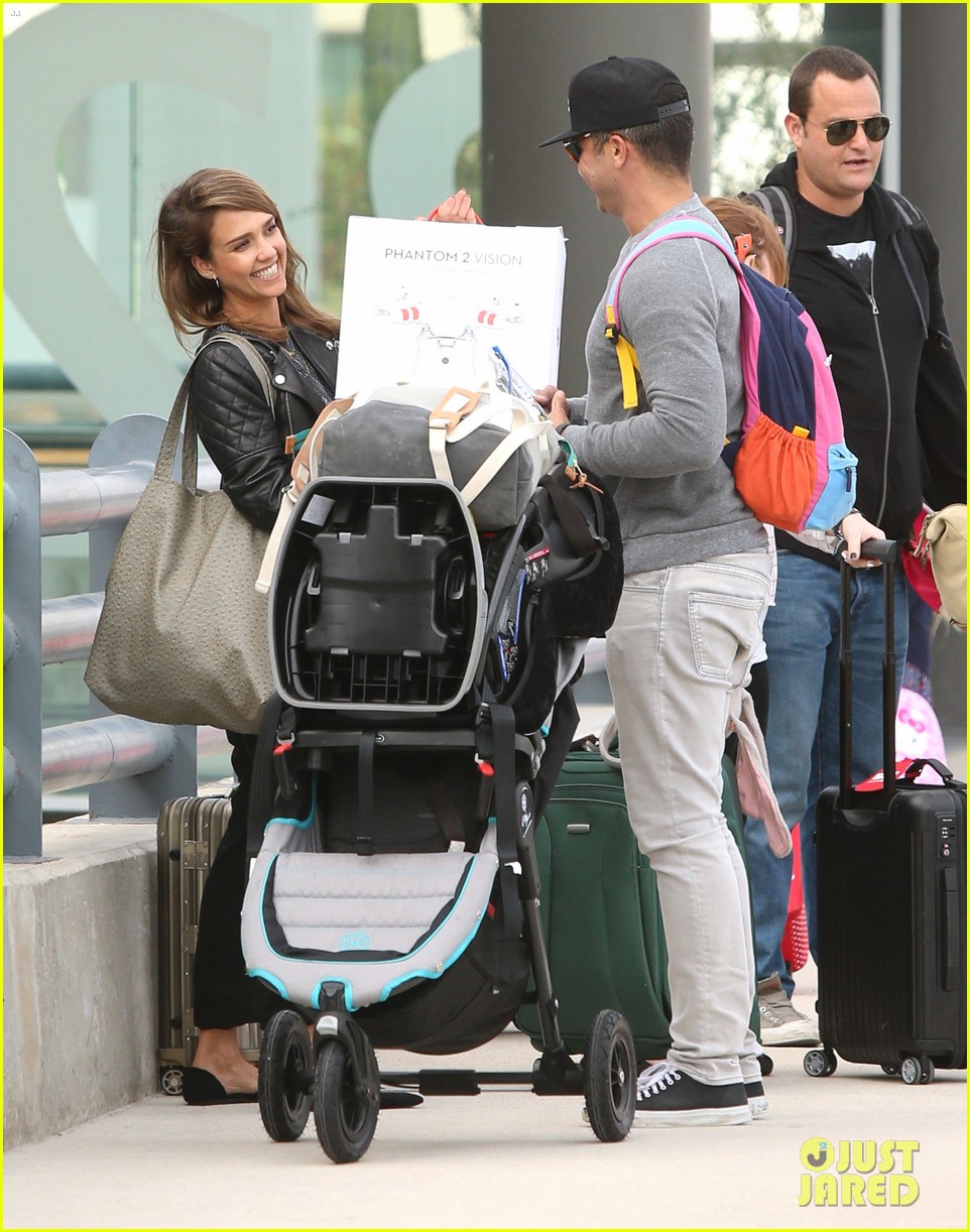 jessica alba family arrive home from cabo vacation 083022682