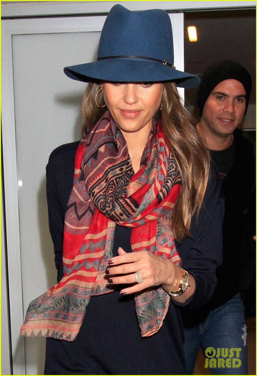 jessica alba cash warren fly out of los angeles together 043035528