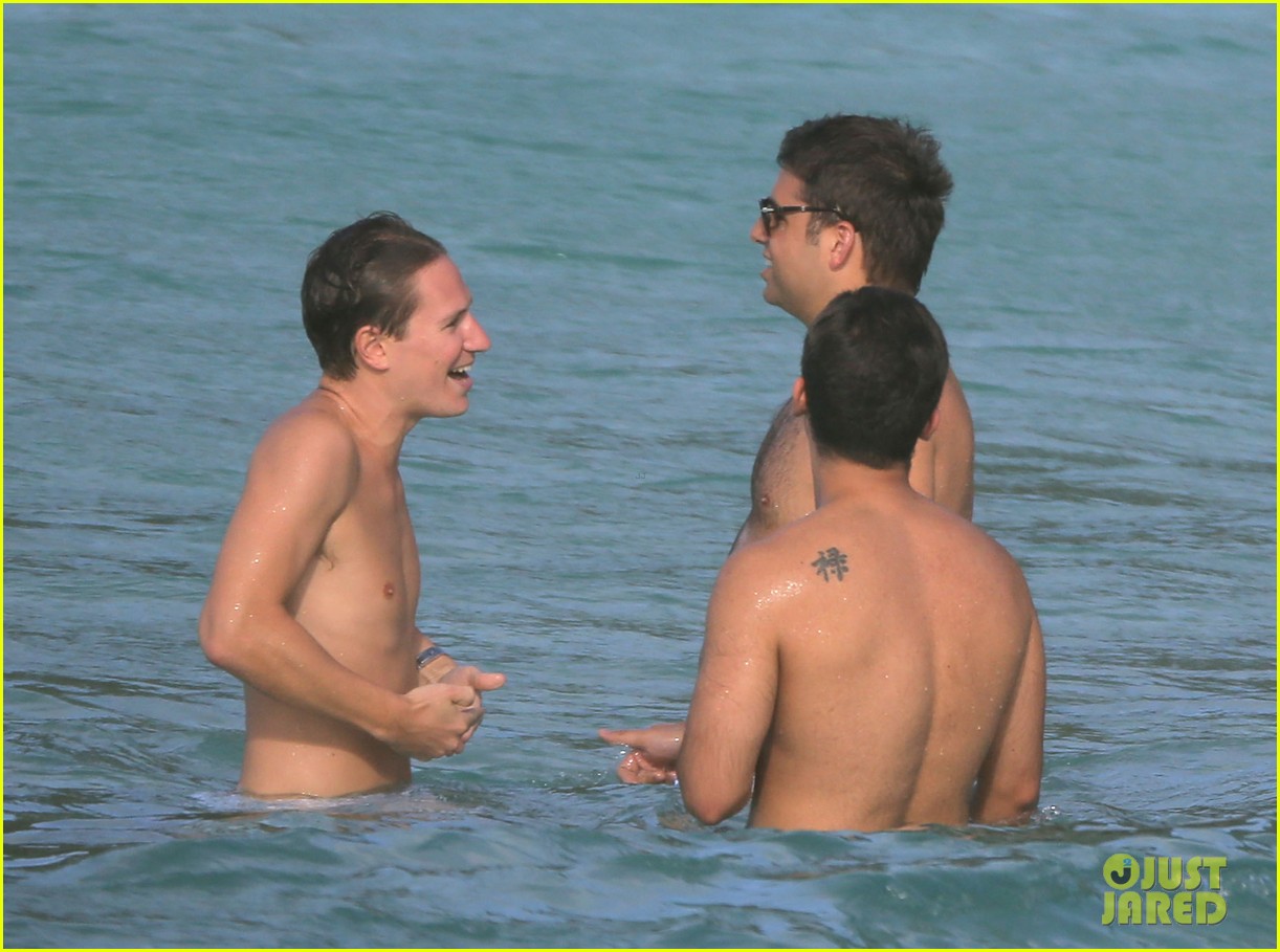 princess beatrice shirtless boyfriend dave clark ring in new year in st barts 08