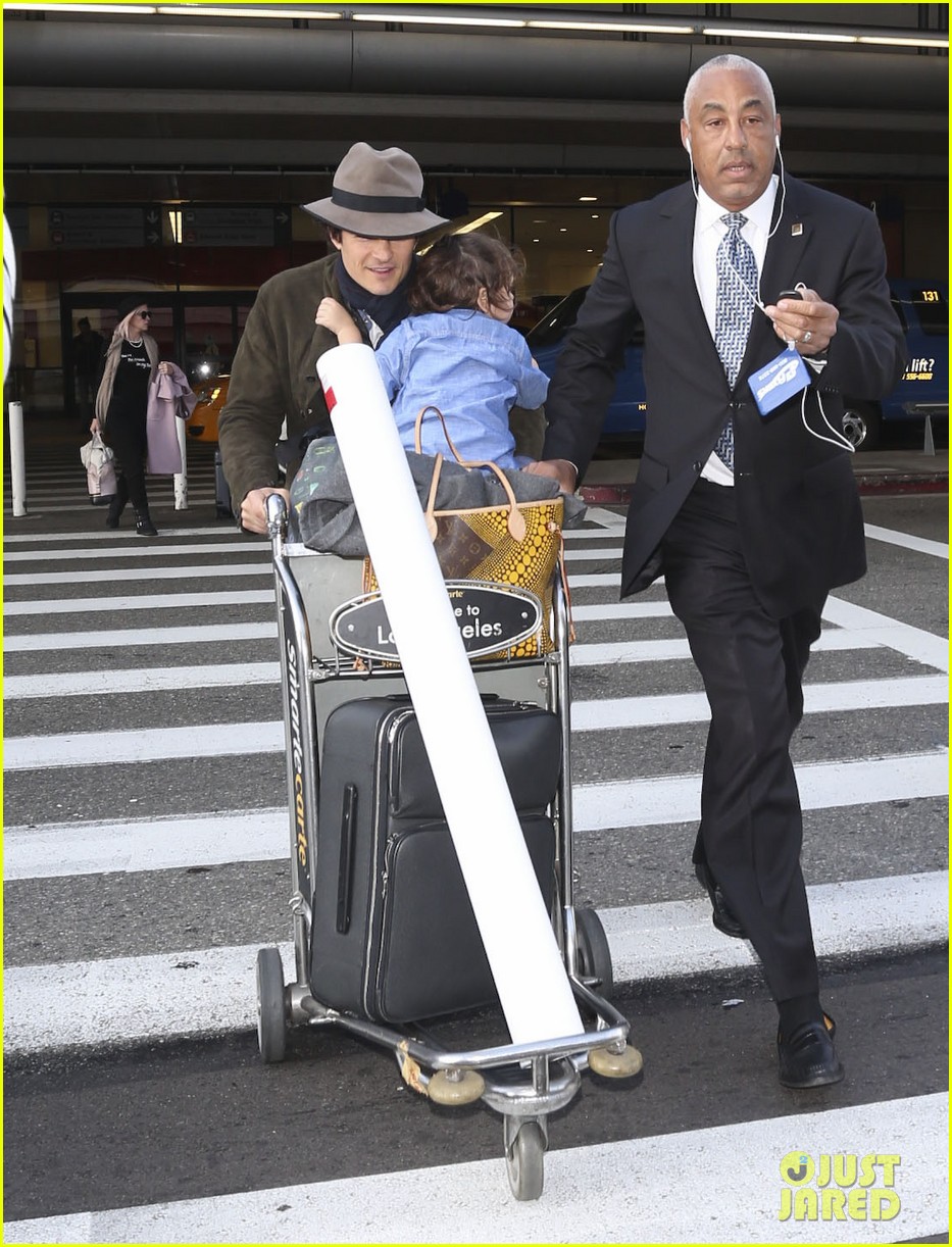 orlando bloom brings flynn to los angeles after his 3rd bday 06