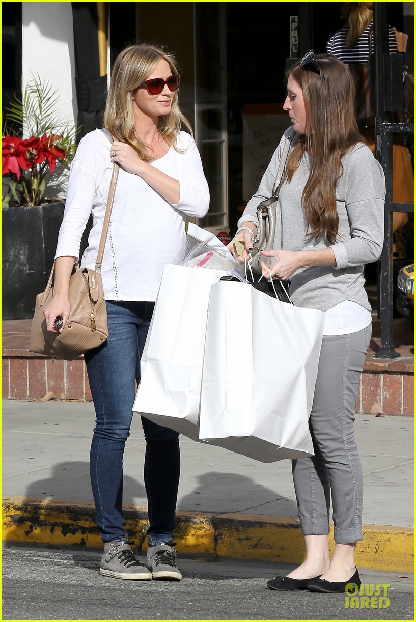 emily blunt baby shopping spree at bel bambini 183024054