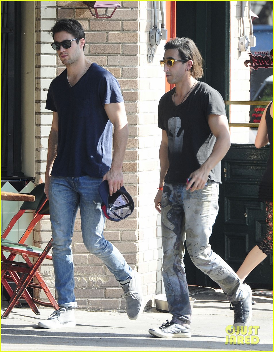 joshua bowman hangs with a pal for little doms lunch 103039403