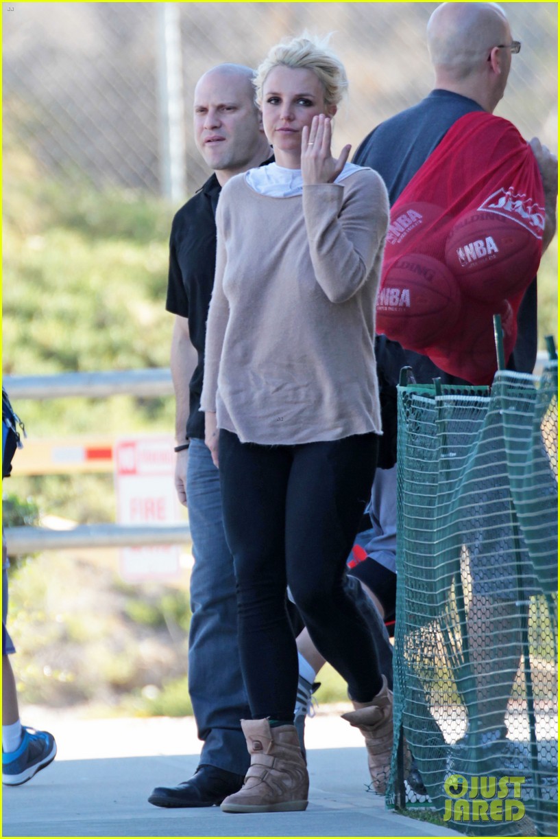 britney spears sports wedding band at jaydens game 053040608