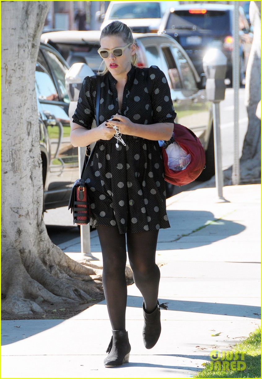 busy philipps hangs with cougar town co star christa miller 13