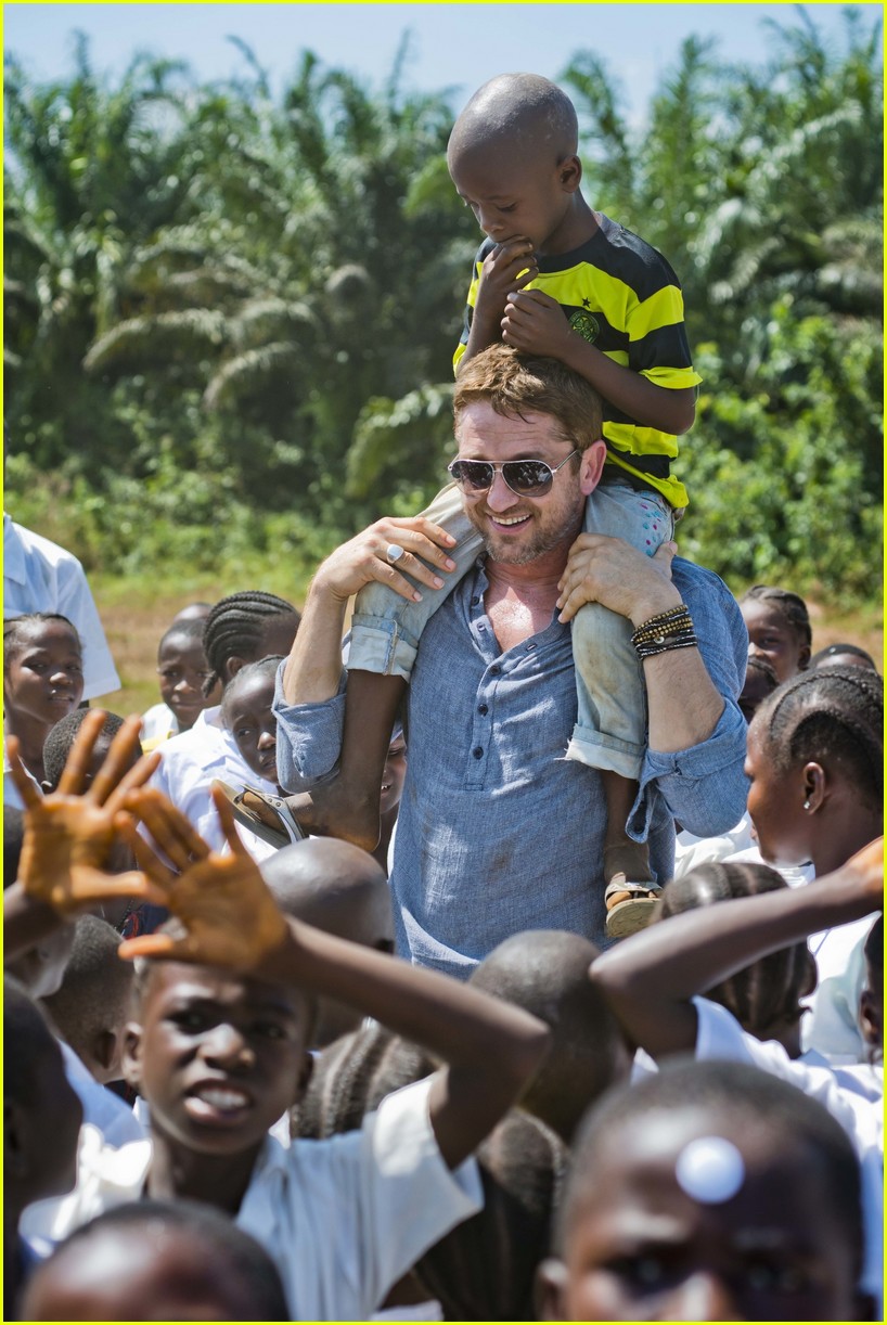 gerard butler visits liberia with marys meals all the photos 363059578