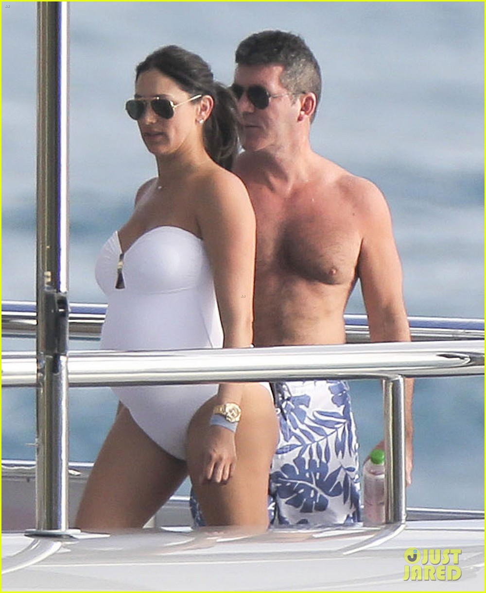 simon cowell very pregnant girlfriend relax on a yacht 063023652